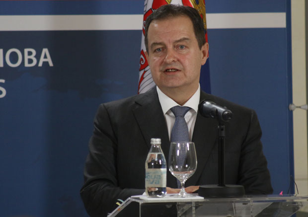 Дачић: Троје српских држављана у изолацији на крузеру